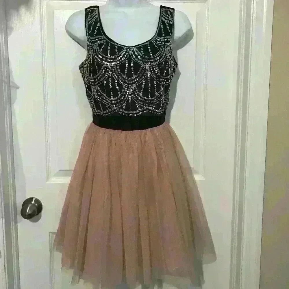 As U Wish Juniors Dress, Sequin & Tulle - Picture 4 of 6